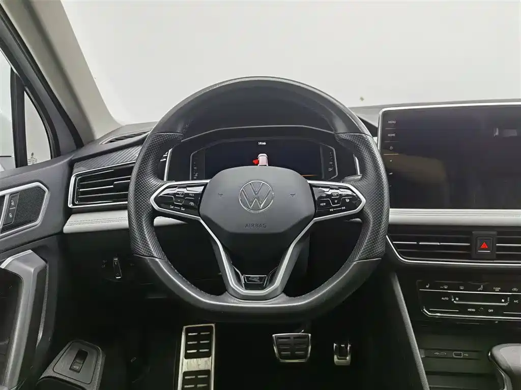 Volkswagen Tiguan L 2023 Facelift 330TSI Auto FWD R-Line Premium фото 11