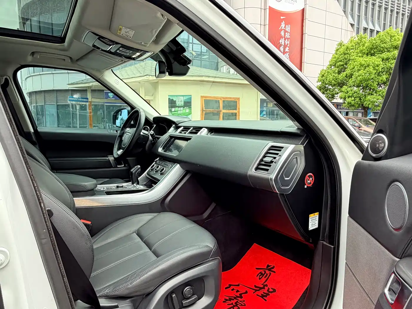 Land Rover Range Rover Sport 2016 Model 3.0 SC V6 SE фото 6