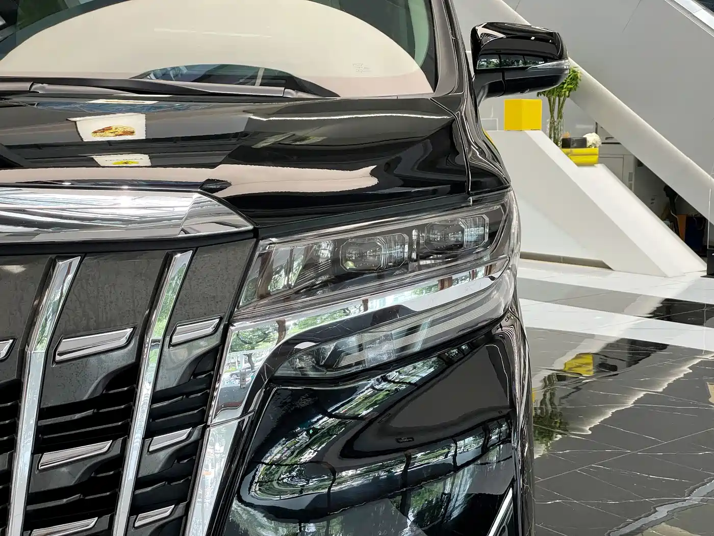 Toyota Alphard 2020 Hybrid 2.5L Premium Edition фото 4