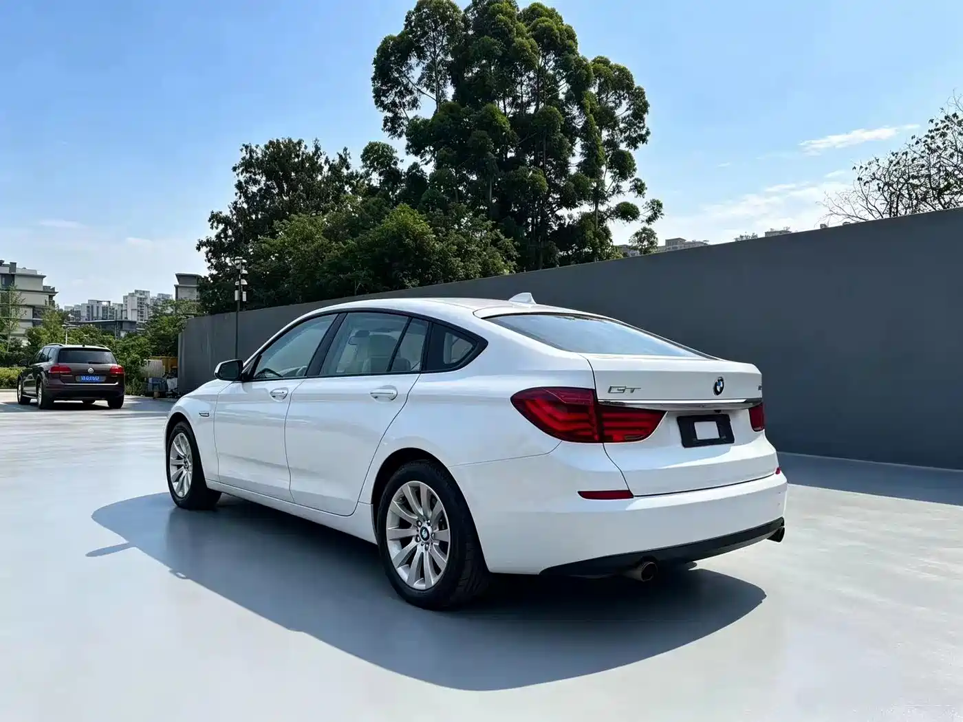 BMW 5 Series GT 2011 535i Elegance фото 6