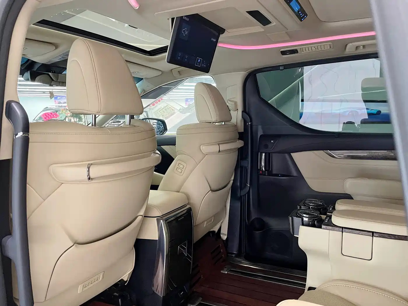 Toyota Alphard 2020 Hybrid 2.5L Premium Edition фото 18