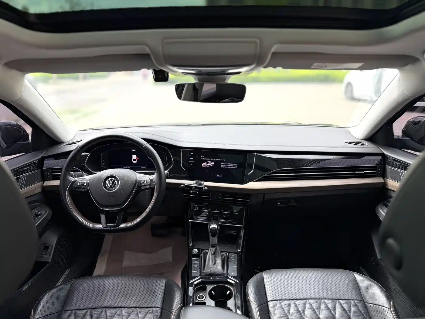 Volkswagen Passat 2021 380TSI Premium Edition фото 8