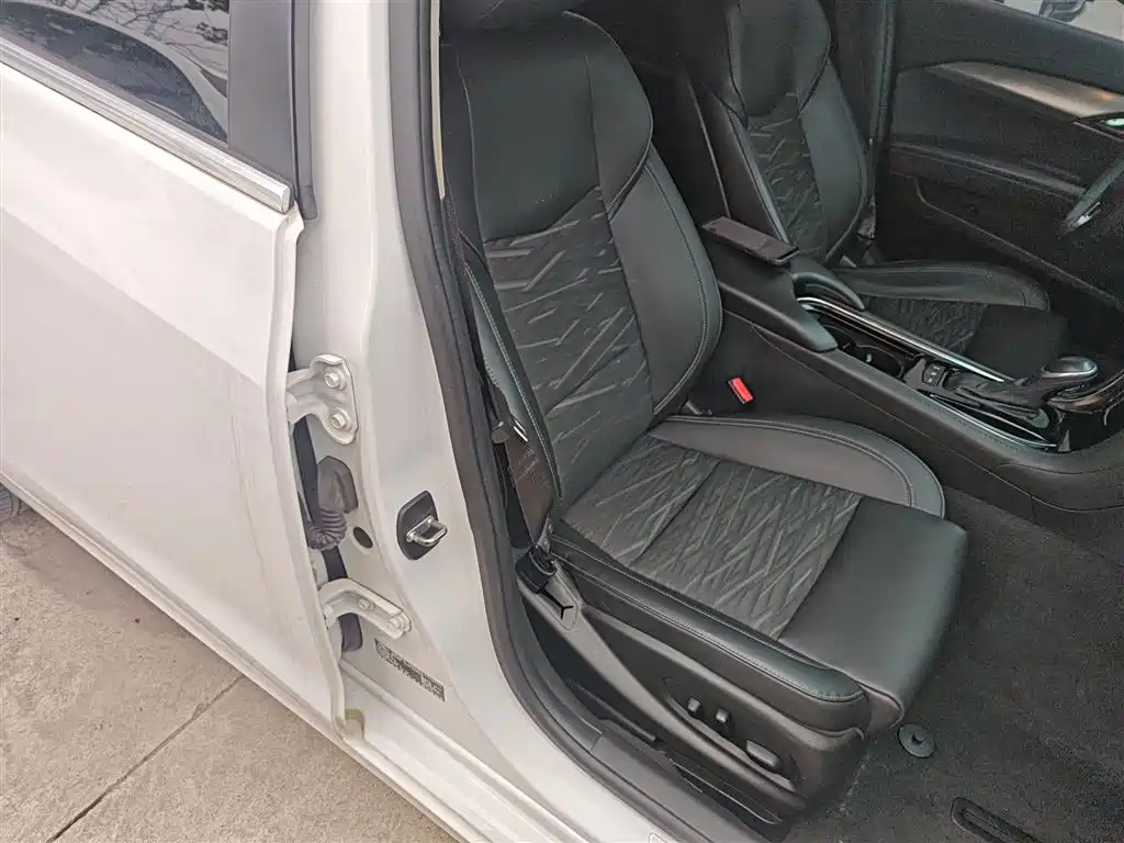 Cadillac ATS-L 2017 28T Technology фото 25