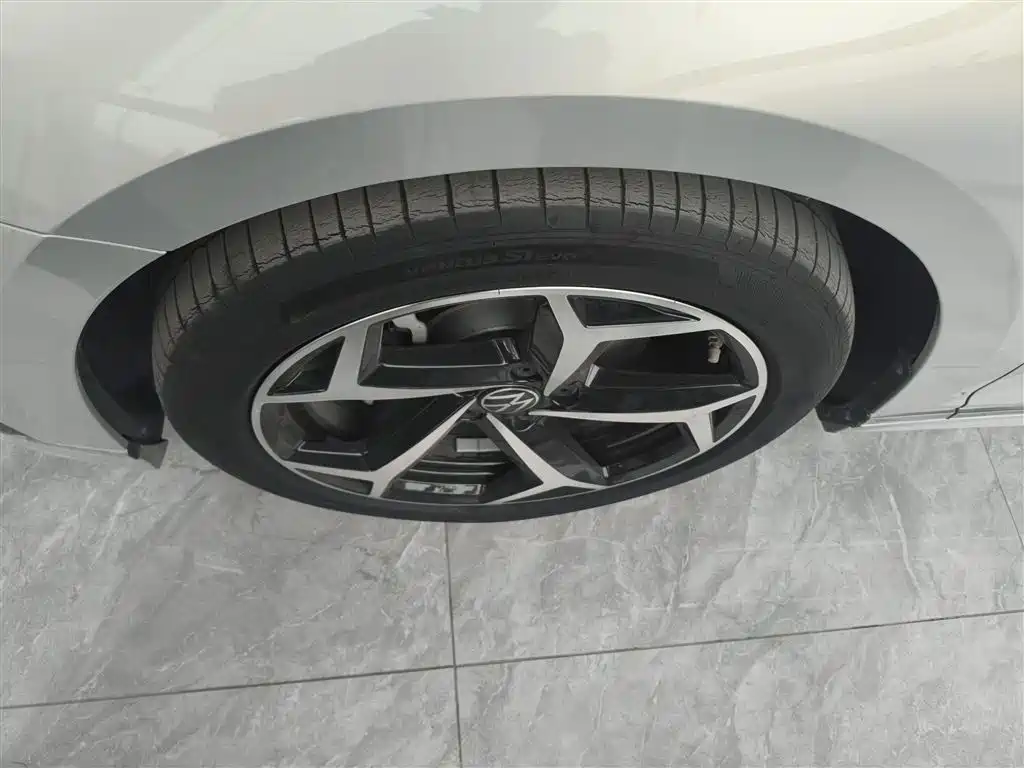 Volkswagen Magotan 2023 Model 2 Million Commemorative Edition 330TSI DSG Luxury фото 25