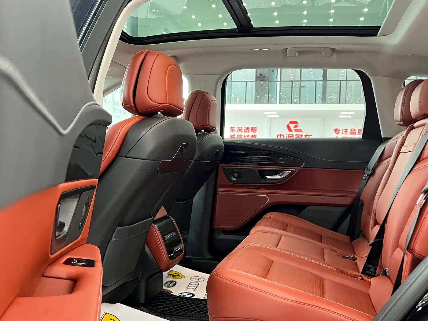 LINCOLN NAVIGATOR