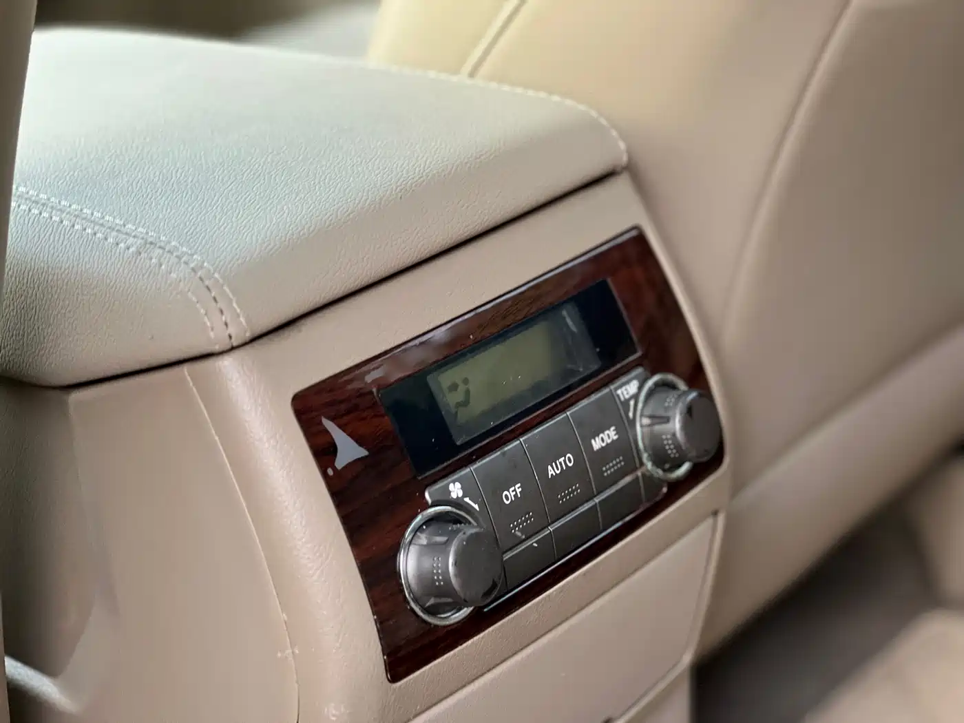 Toyota Highlander 2011 2.7L 2WD 7-seat Luxury Navigation фото 24