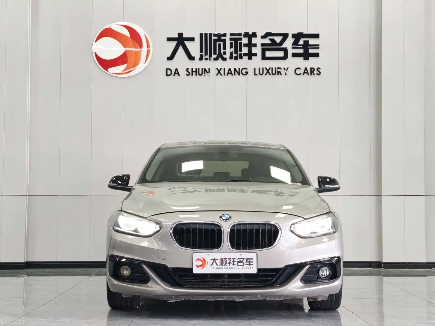 BMW 1 Series 2018 118i Sport Edition фото 2