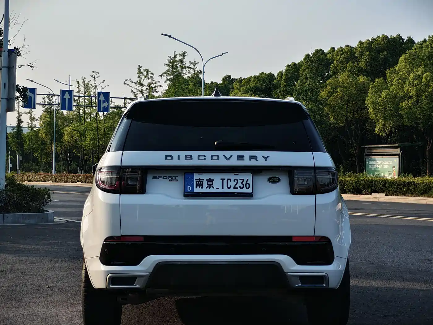 Land Rover Discovery Sport 2022 Model 249PS R-Dynamic S Performance Edition 5-Seater фото 5