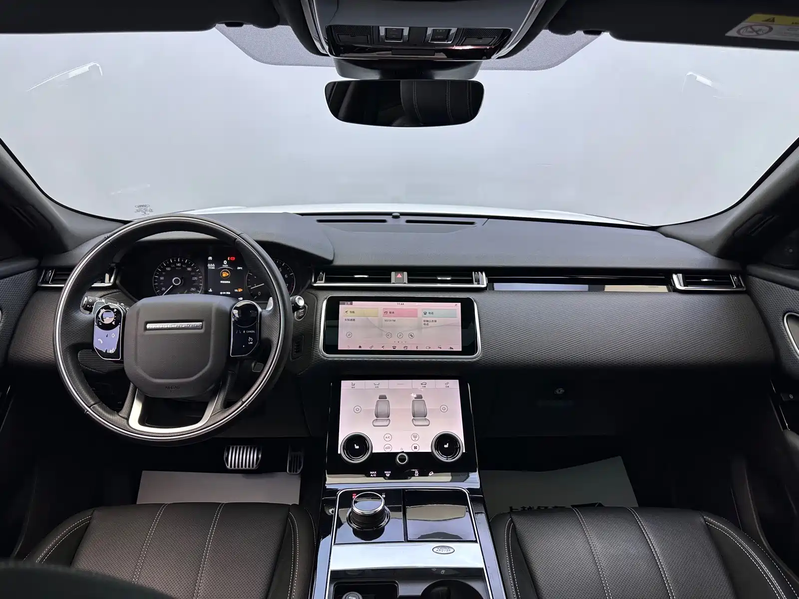 Фото 11 - Land Rover Range Rover Velar