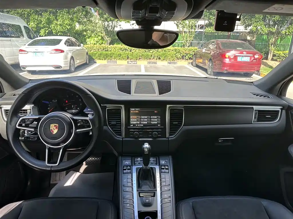 Porsche Macan 2016 Macan 2.0T фото 9