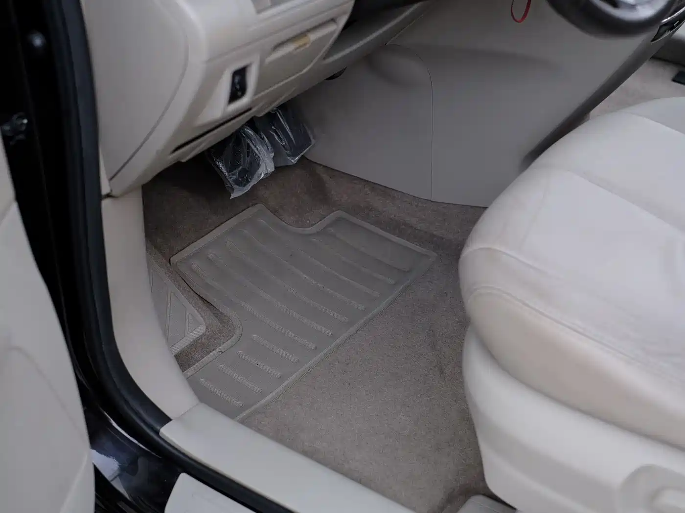 Mazda 8 2012 2011 Model 2.3L Premium Edition