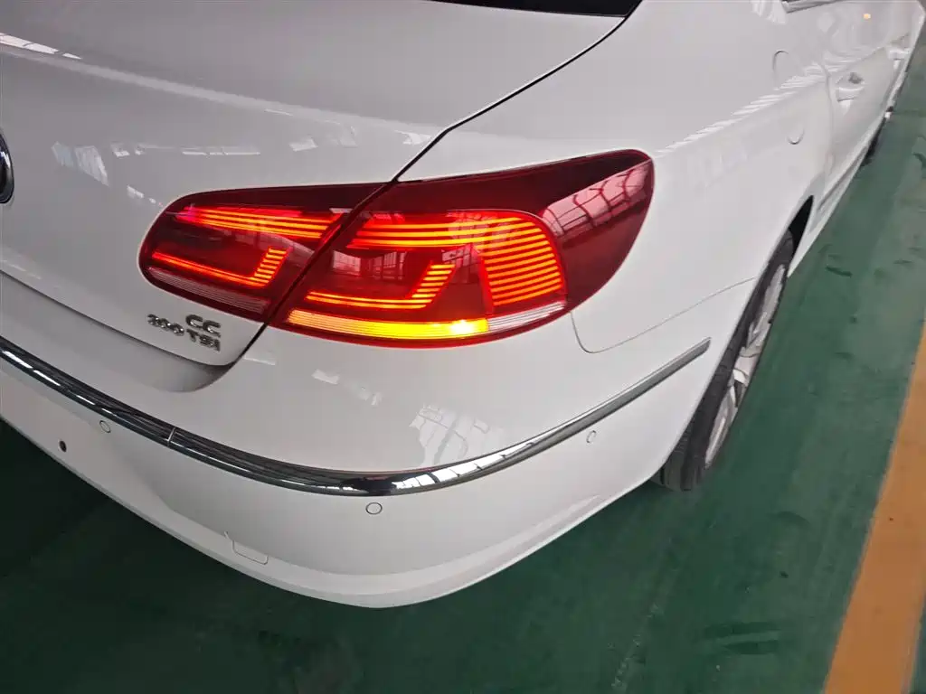 Volkswagen FAW-Volkswagen CC 2016 Model 1.8TSI Luxury фото 8