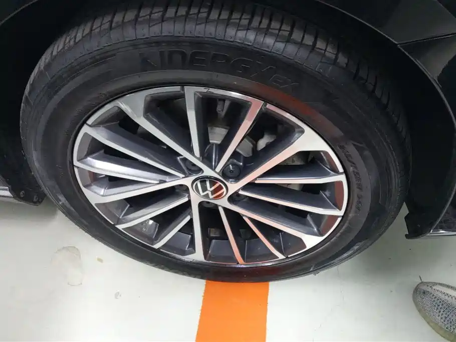 Volkswagen Passat 2021 Model 380TSI Luxury Edition фото 6