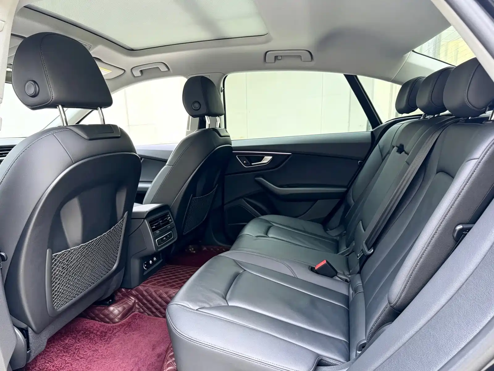 Фото 6 - Audi Q8