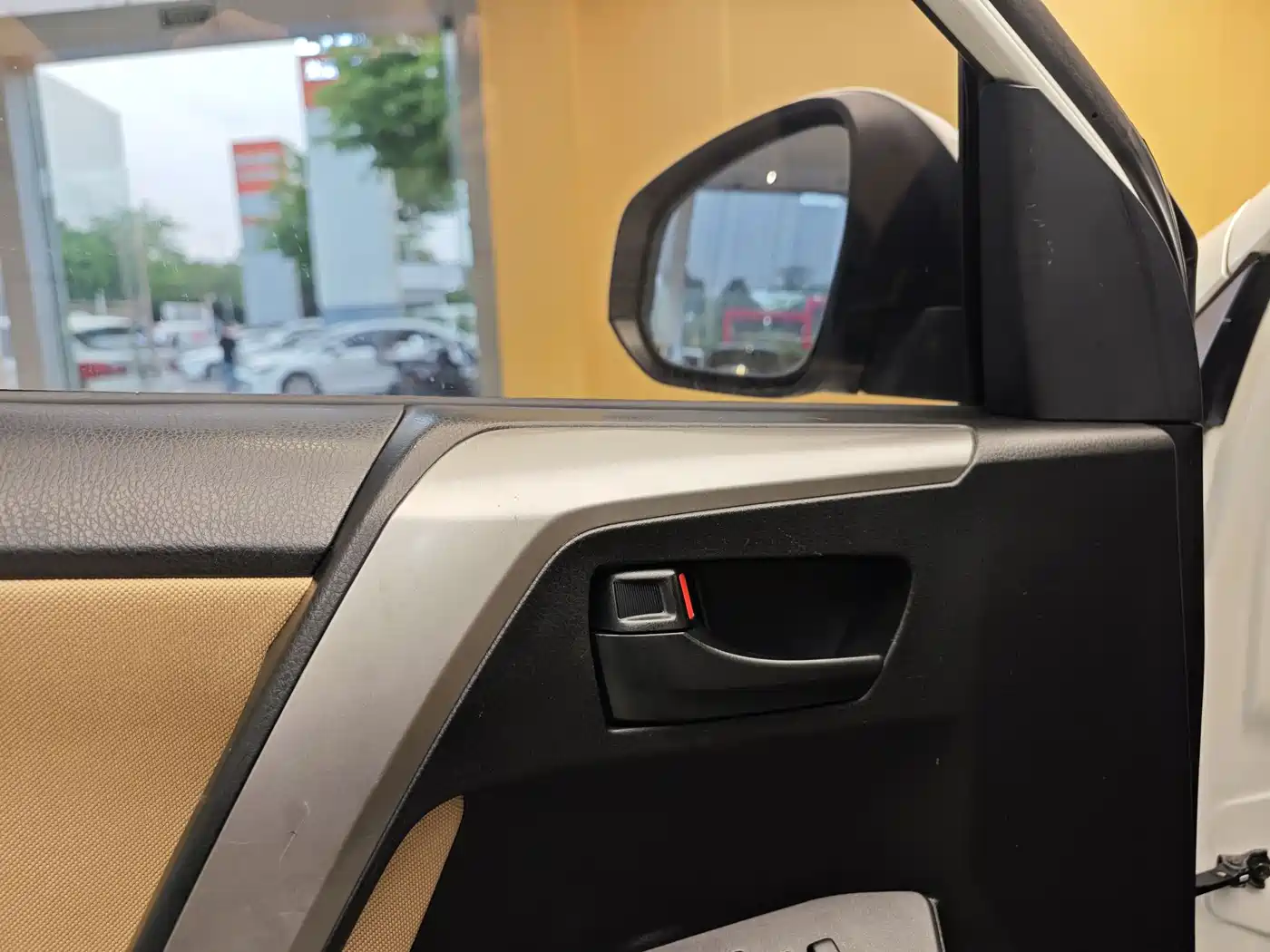 Toyota RAV4 Rongfang 2016 2.0L CVT 2WD Urban (China V) фото 8