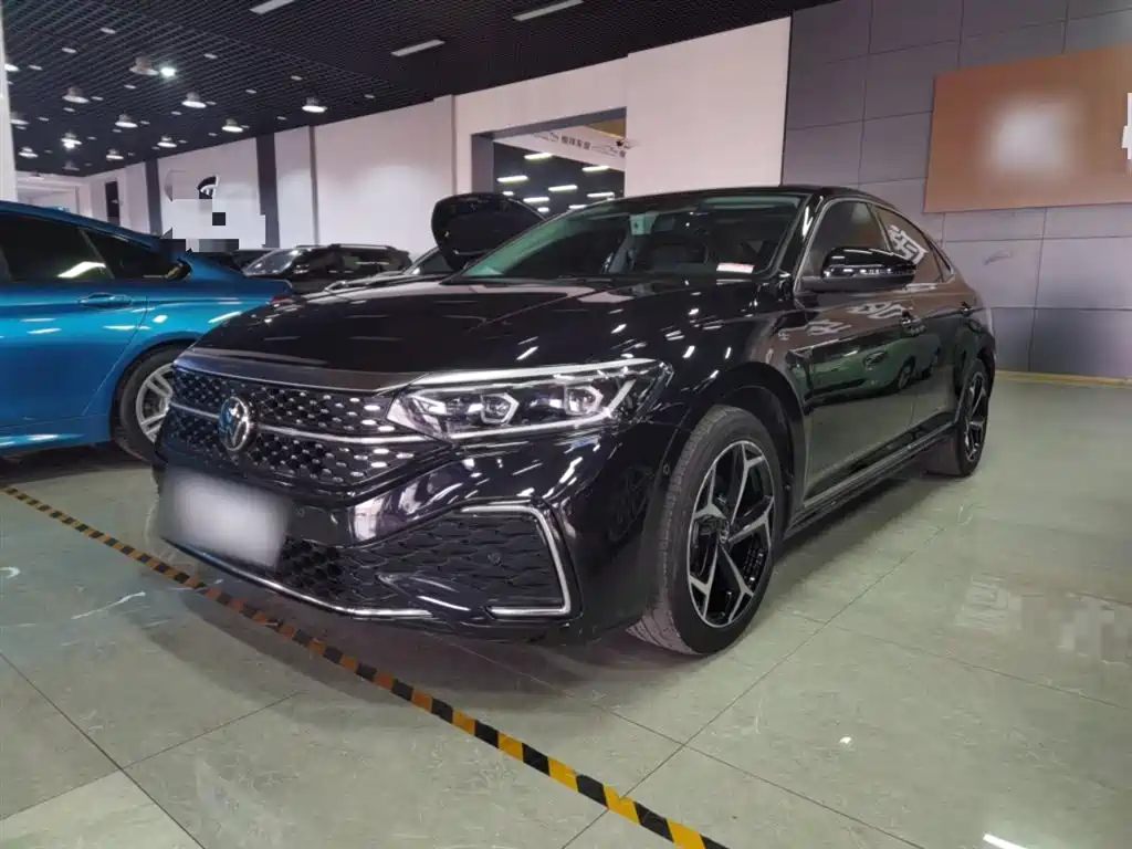 Volkswagen Passat 2023 330TSI Starlight Luxury Edition фото 2