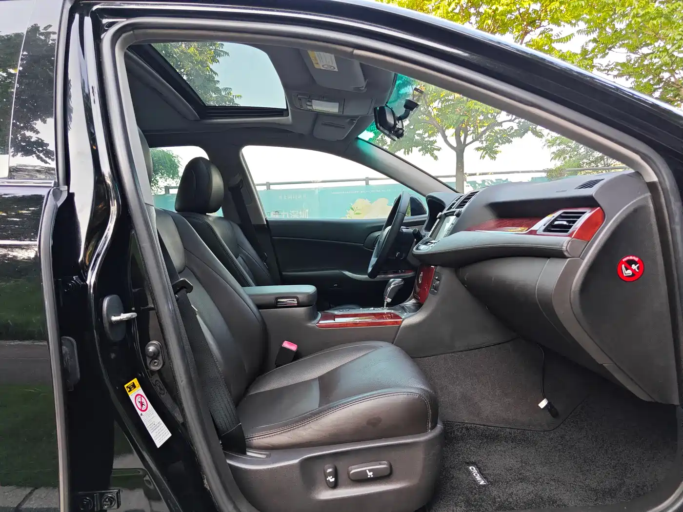 Toyota Crown 2012 2.5L Royal Leather Edition фото 10