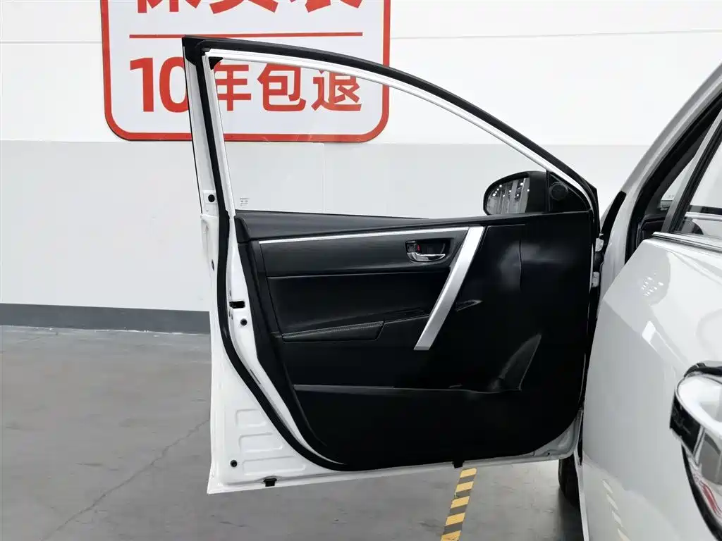 Toyota Corolla 2018 Hybrid 1.8L E-CVT Smart Edition фото 8