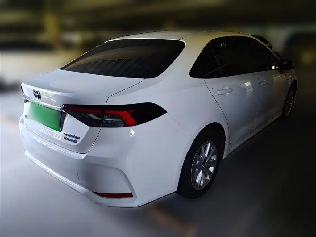 Toyota Corolla 2021 Hybrid 1.8L E-CVT Elite Edition фото 5