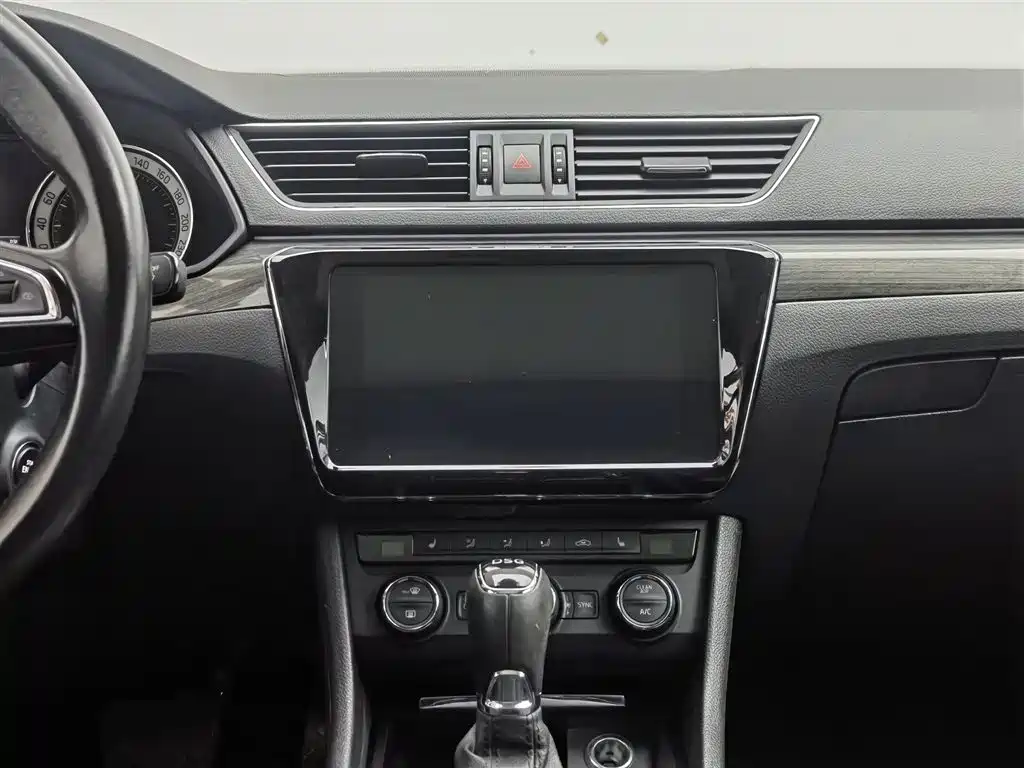 Škoda Superb 2018 TSI330 DSG Luxury Edition China V фото 12