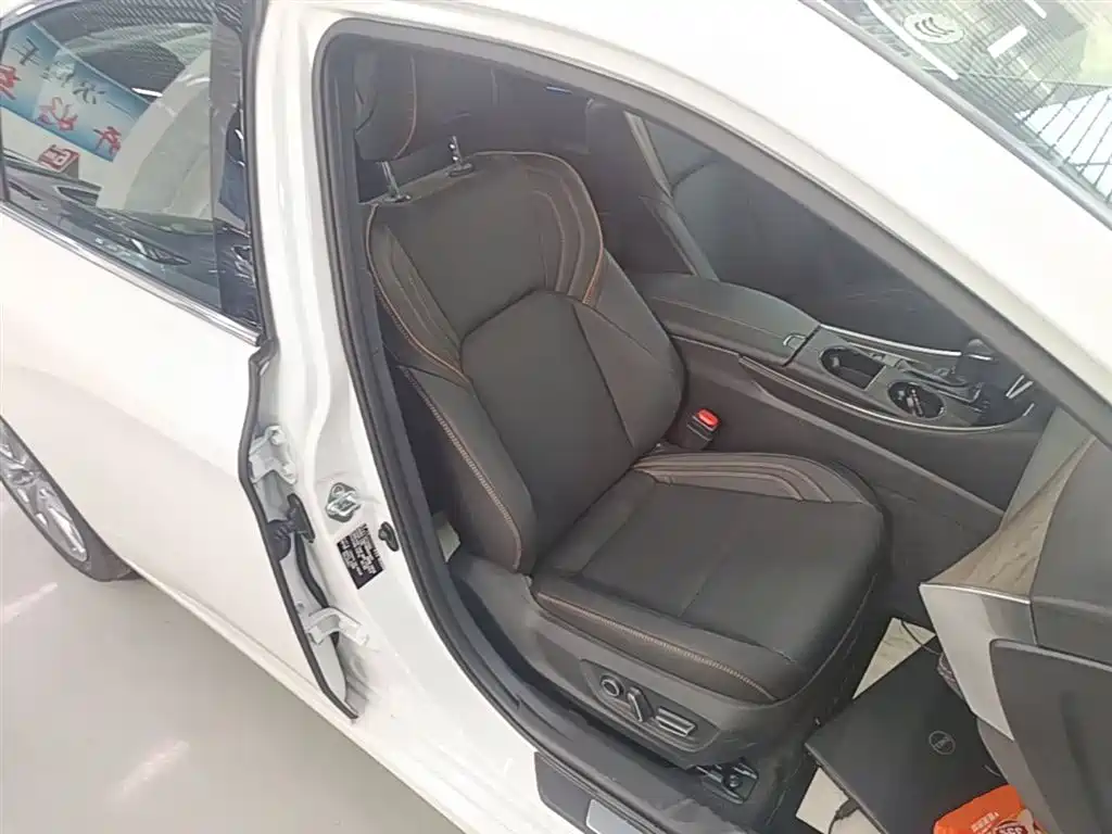 Toyota Avalon 2024 Model Hybrid 2.5L XLE Prestige Edition фото 25