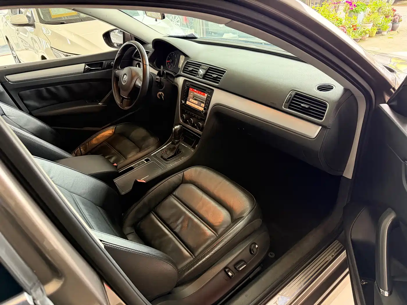 Volkswagen Passat 2014 1.8TSI DSG Luxury Edition фото 10
