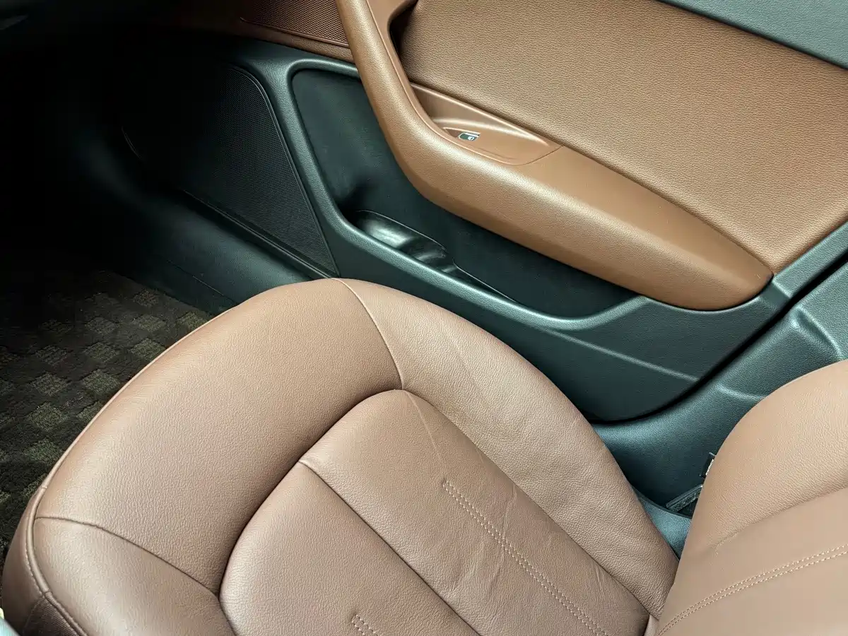 Фото 9 - Audi A6L