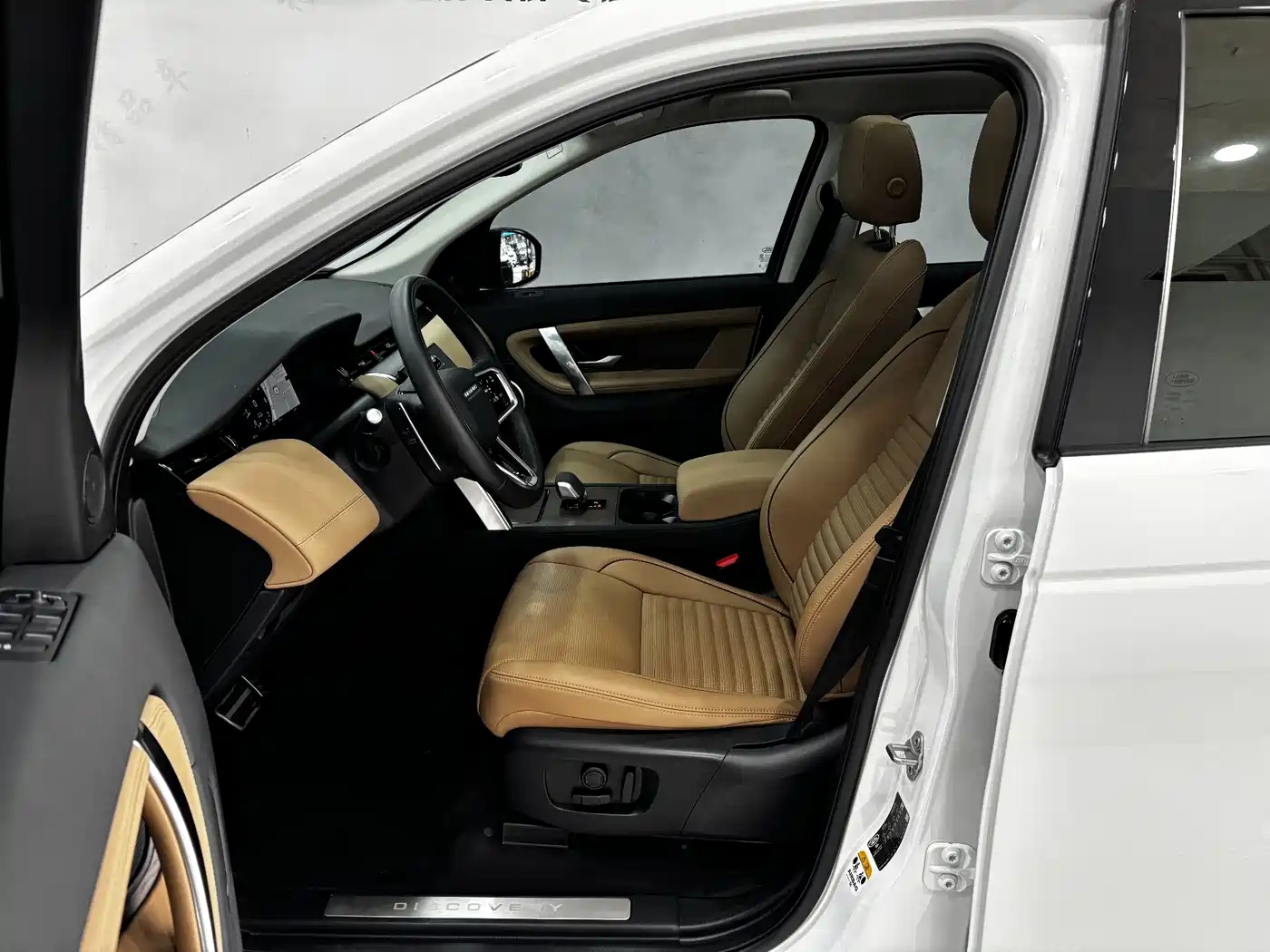 Land Rover Discovery Sport 2025 249PS Performance Tech Edition фото 12