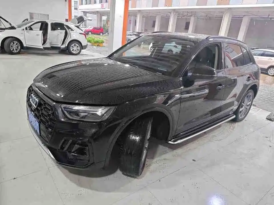 Фото 1 - Audi Q5L