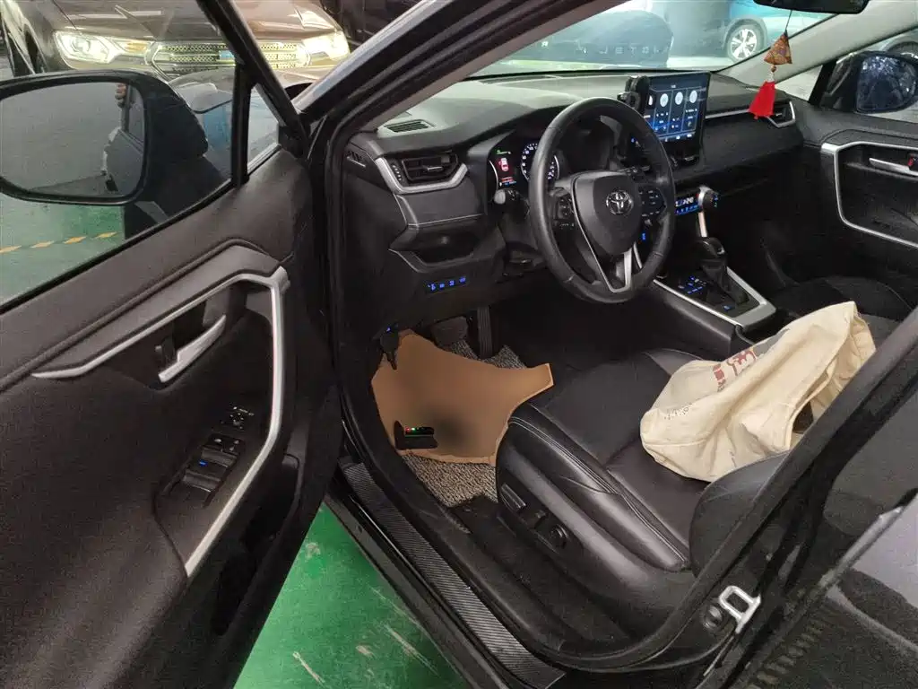 Toyota Wildlander 2022 Hybrid 2.5L E-CVT FWD Luxury PLUS Edition фото 12