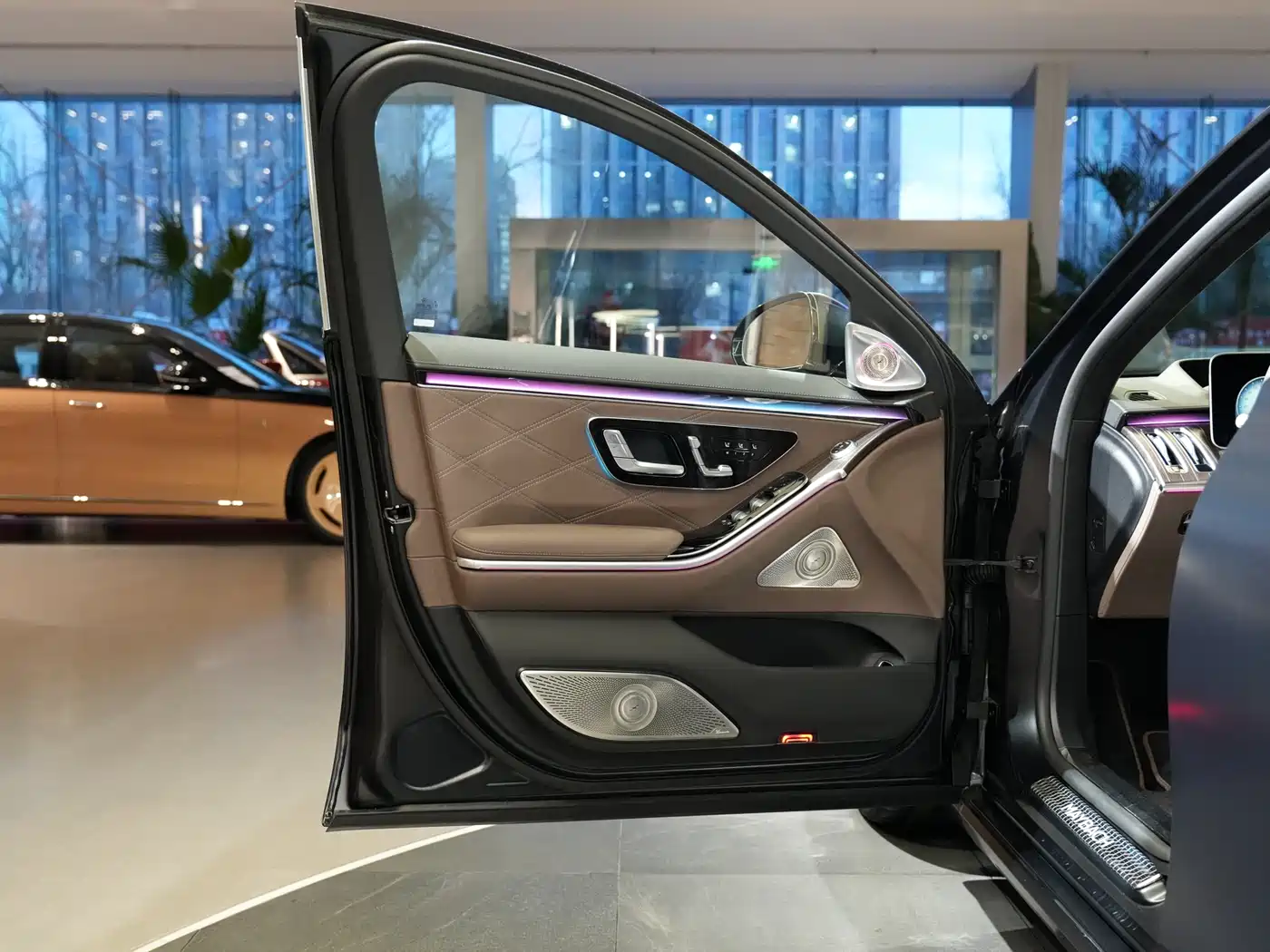 Mercedes-Benz Maybach S-Class 2022 S 680 4MATIC Craftsmanship Limited Launch Edition фото 9