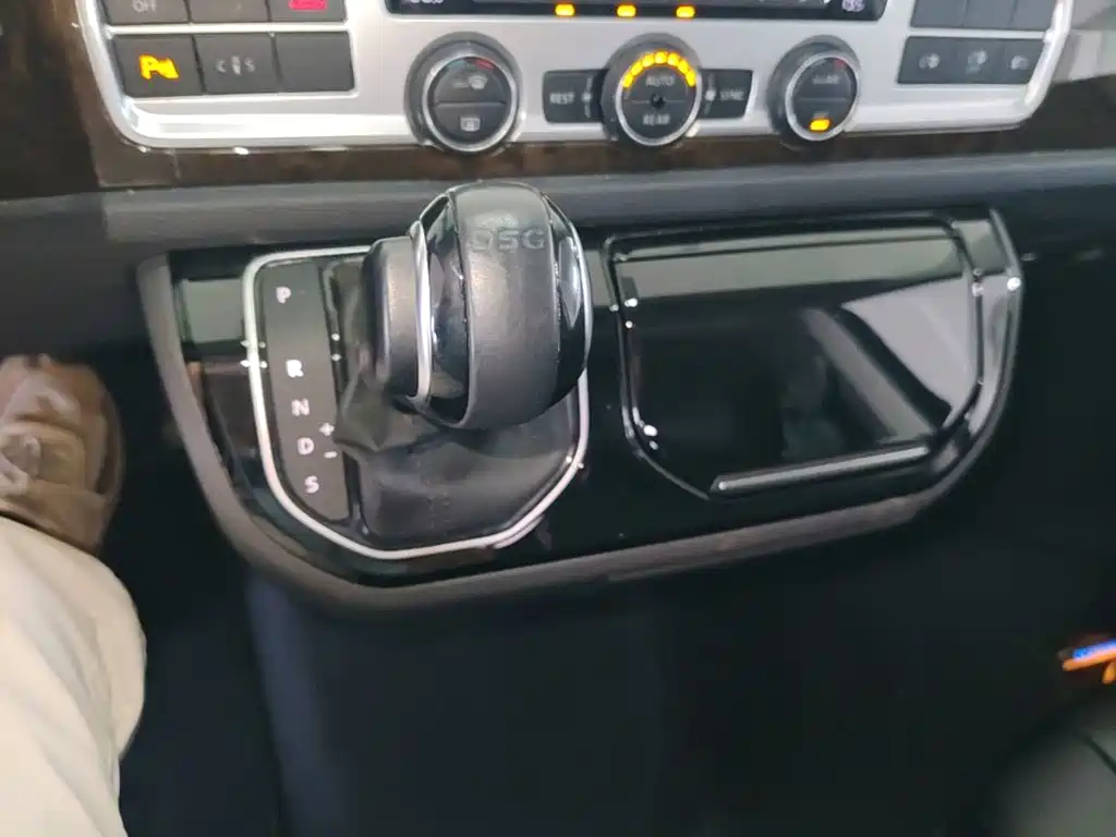 Volkswagen Multivan 2019 2019 2.0TSI 2WD Luxury 7-seater