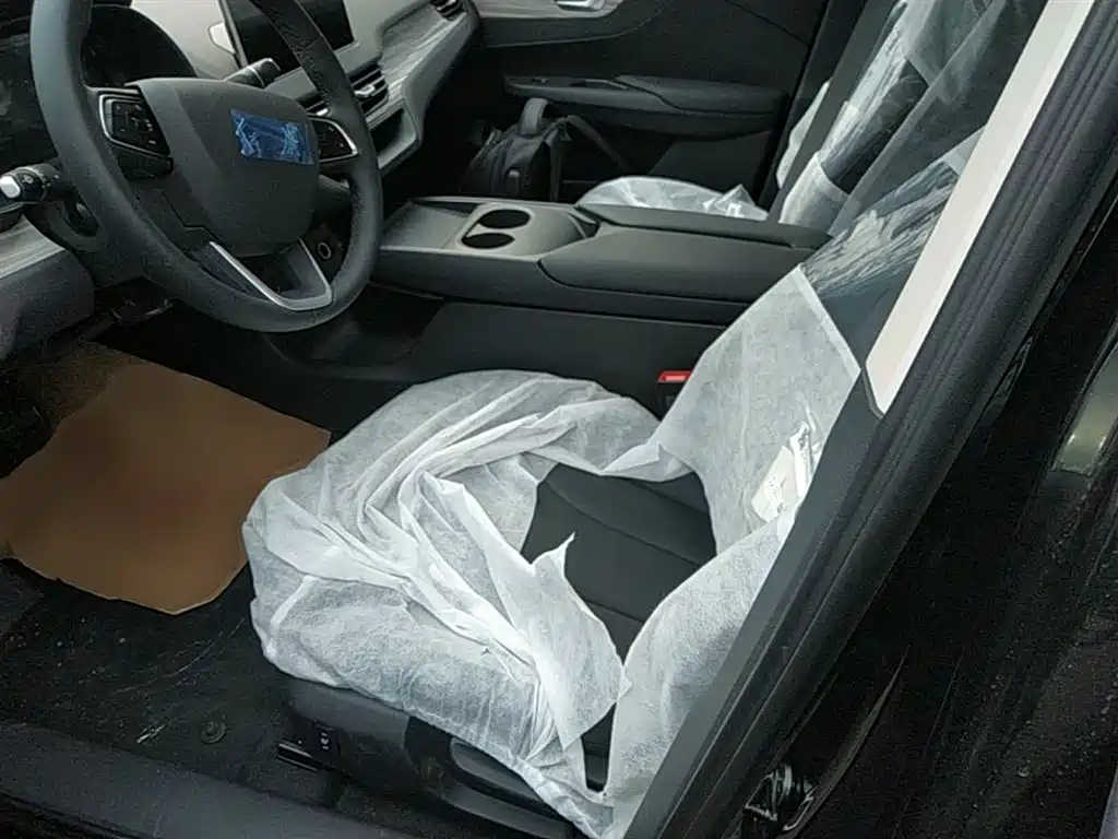 Hongqi E-QM5 2025 Model 500km Travel Edition фото 15