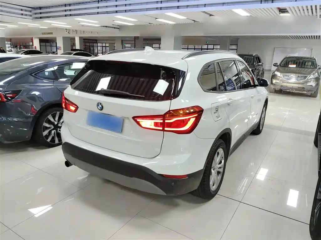 BMW X1 2016 sDrive18Li Premium Model фото 7