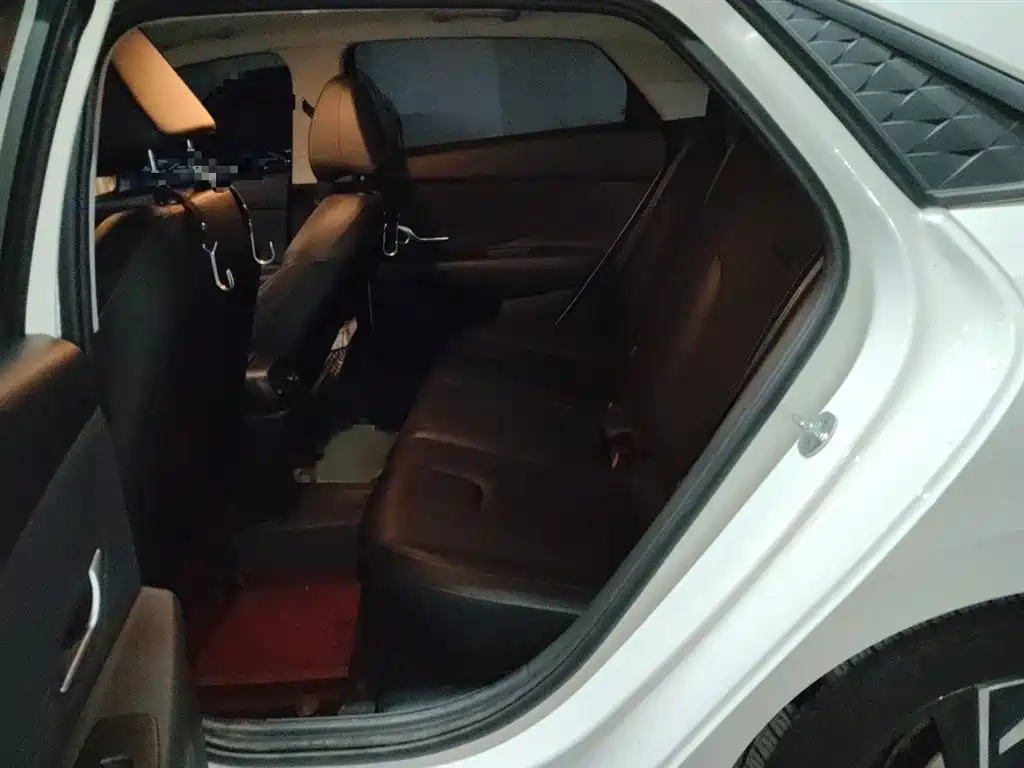 Hyundai Elantra 2023 1.5L CVT GLX Elite Edition фото 15