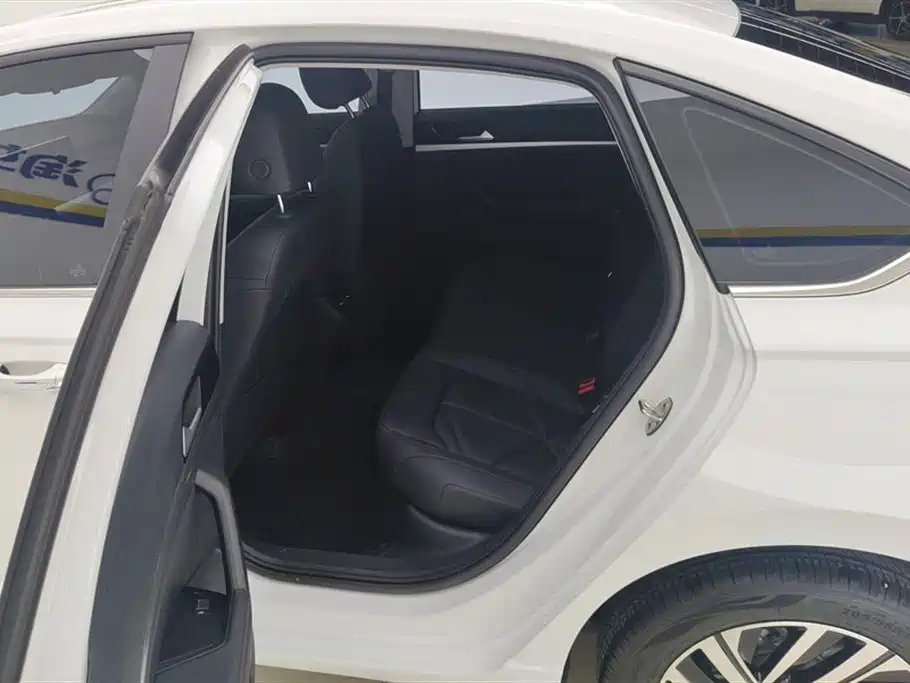 Volkswagen Lavida 2023 Model 300TSI DSG Starlight Leading Edition фото 11
