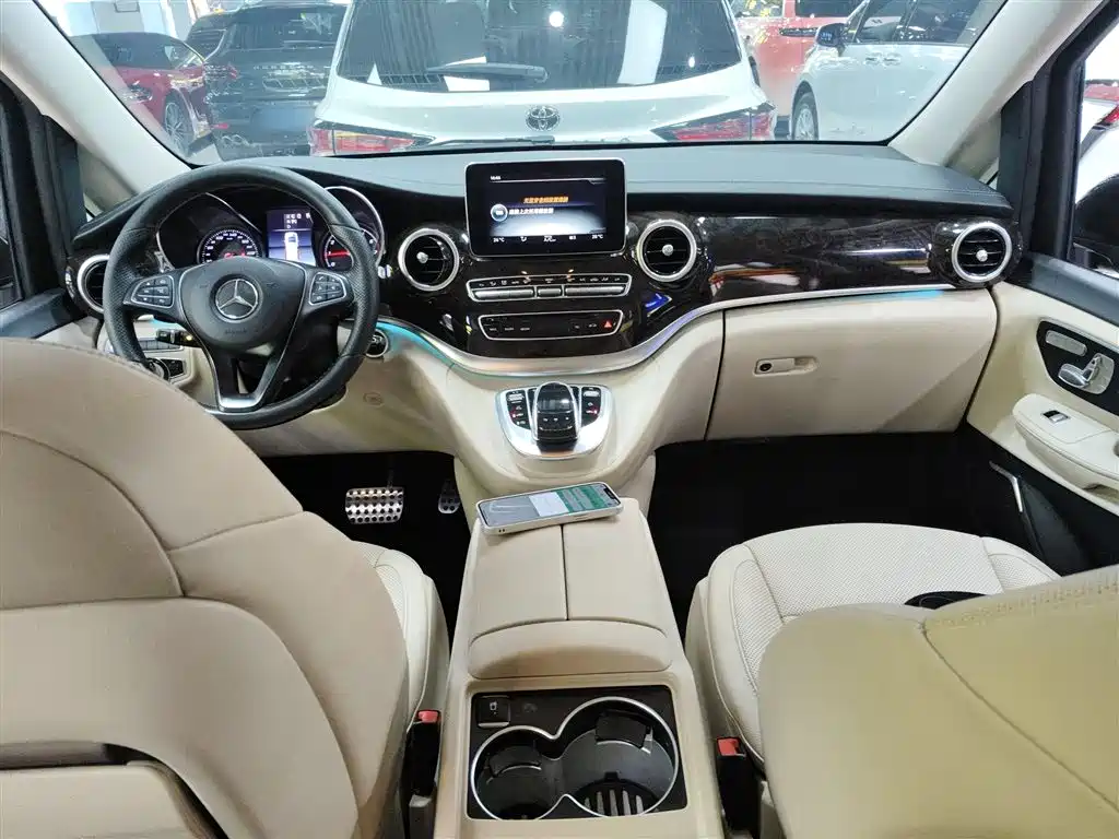 Mercedes-Benz V-Class 2018 V 260 L Premium Long Wheelbase Edition China VI фото 10