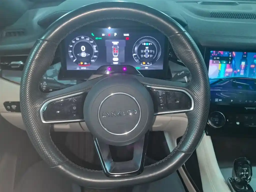 Lynk & Co 09 EM-P 2021 2.0T PHEV Ultra 6-seater фото 11
