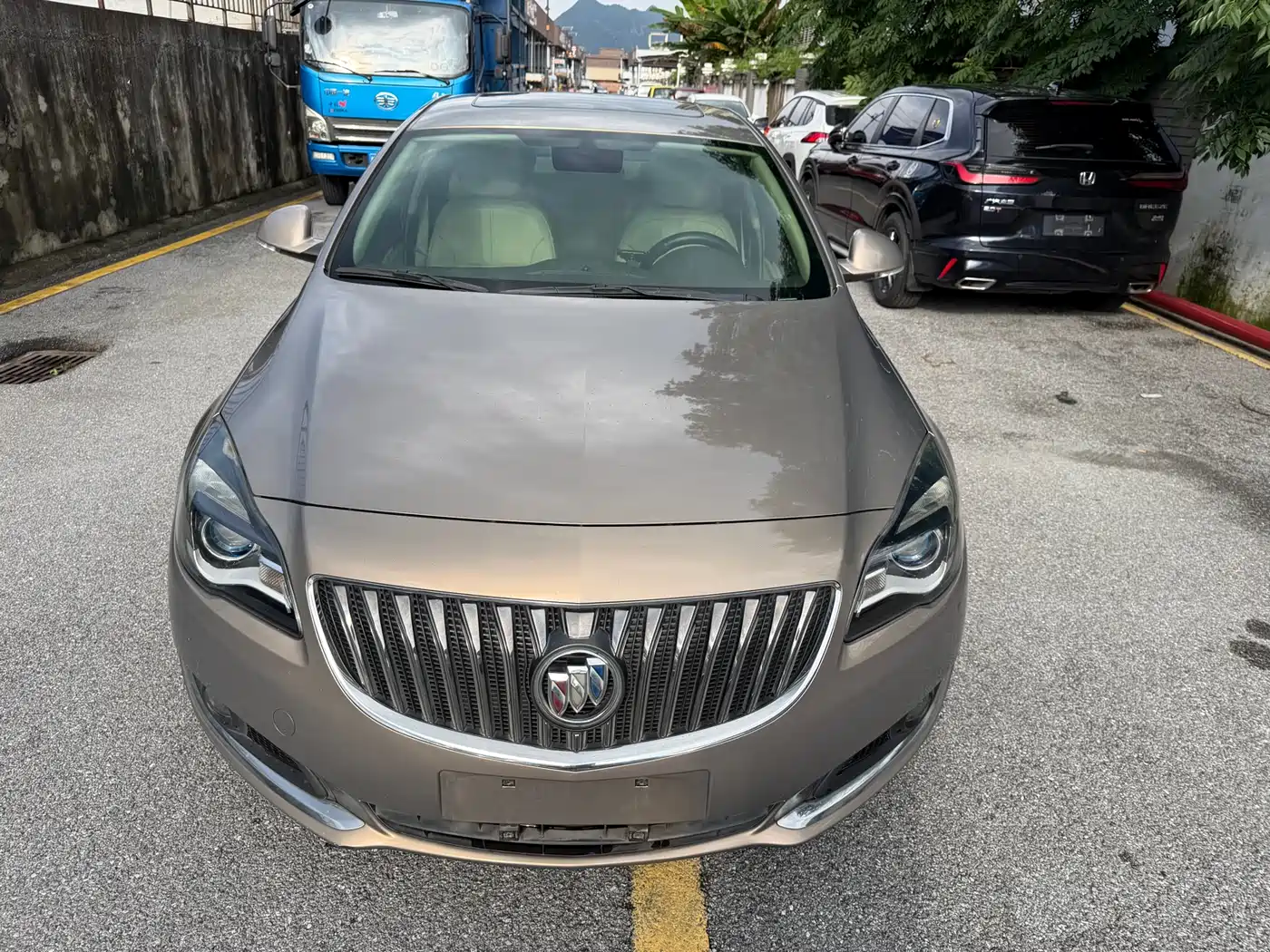 Photo 3 - Buick Regal