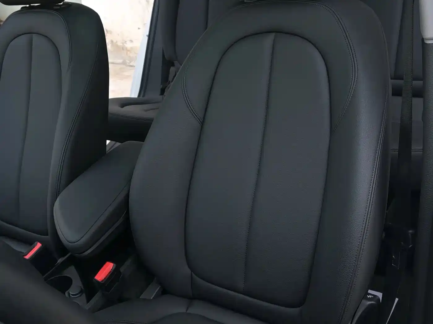 BMW 2 Series Gran Tourer 2019 220i Leading фото 18