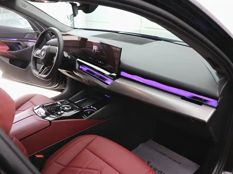 BMW 5 Series 2024 530Li Leading M Sport Package фото 21