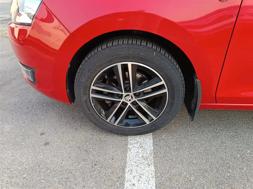 Škoda Skoda Rapid Spaceback 2016 1.6L Automatic Smart Edition фото 25