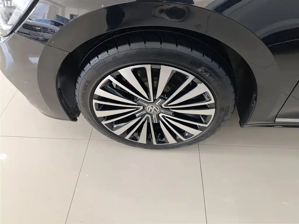 Volkswagen Passat 2019 330TSI Luxury Edition China VI фото 25