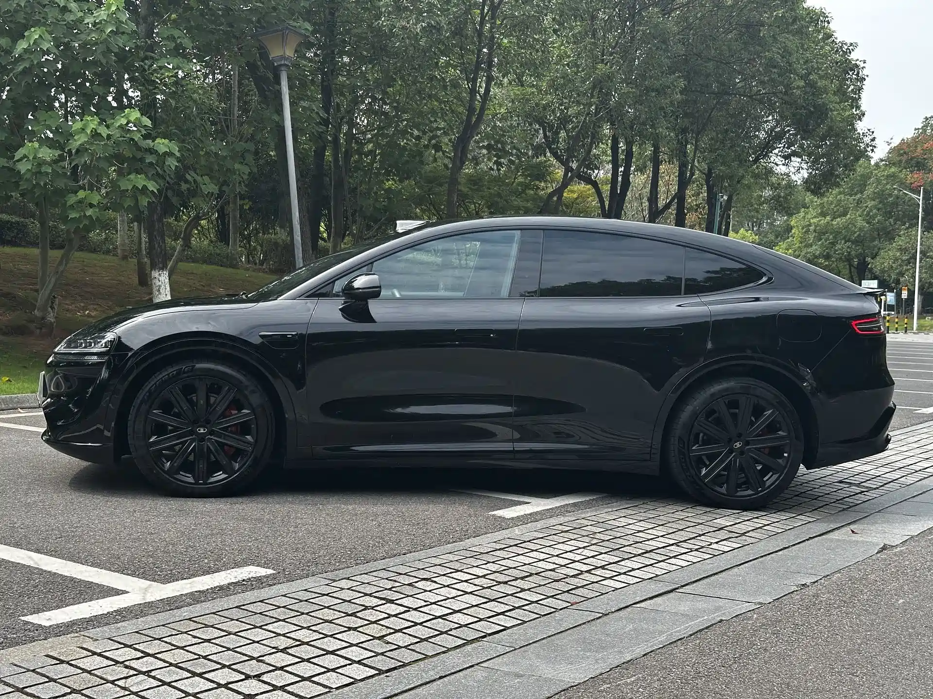 Фото 4 - Zhijie Luxeed R7