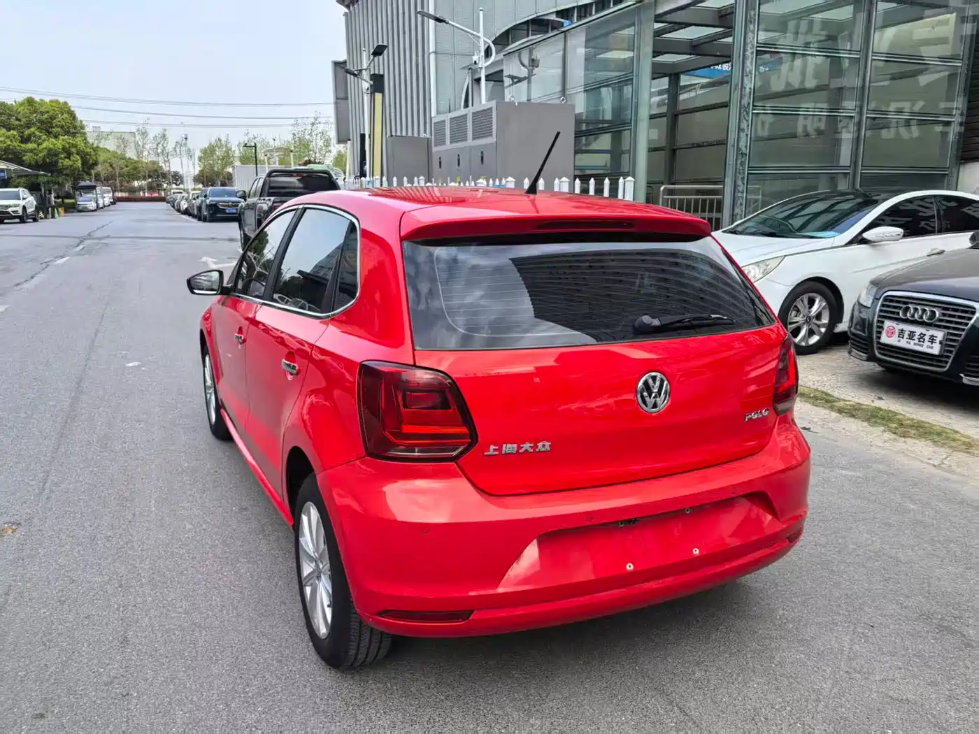 Volkswagen Polo 2014 1.4L Automatic Comfort Edition фото 4