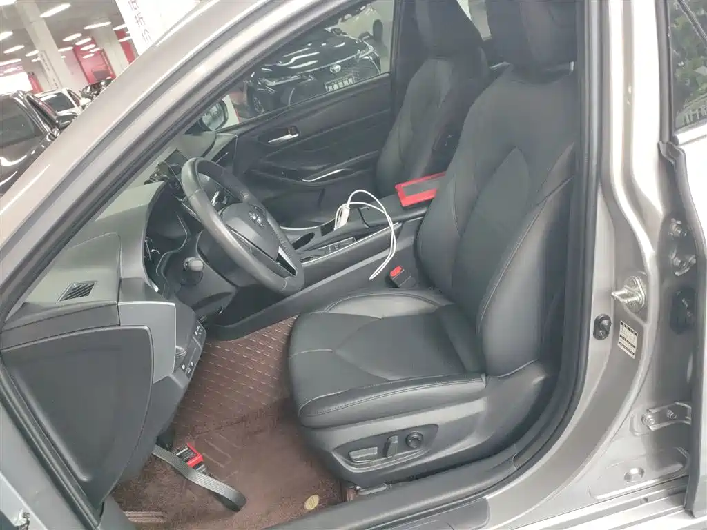 Toyota Avalon 2022 Hybrid 2.5L Luxury Edition фото 15