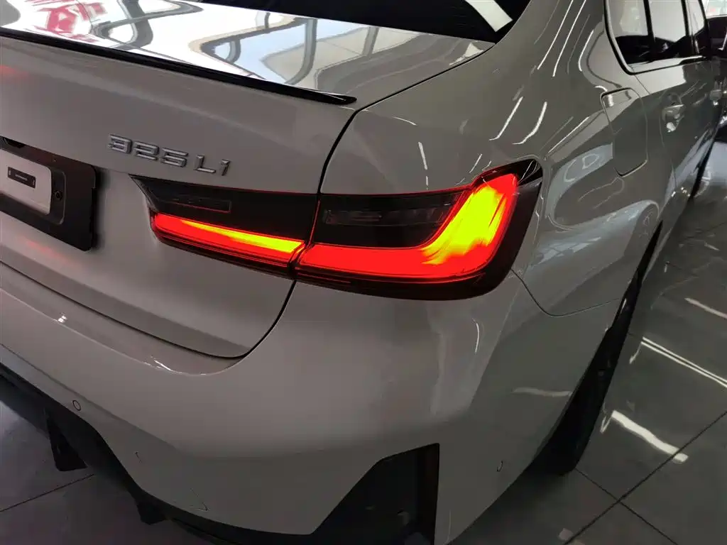BMW 3 Series 2024 325Li M Sport Shadowline Package фото 24