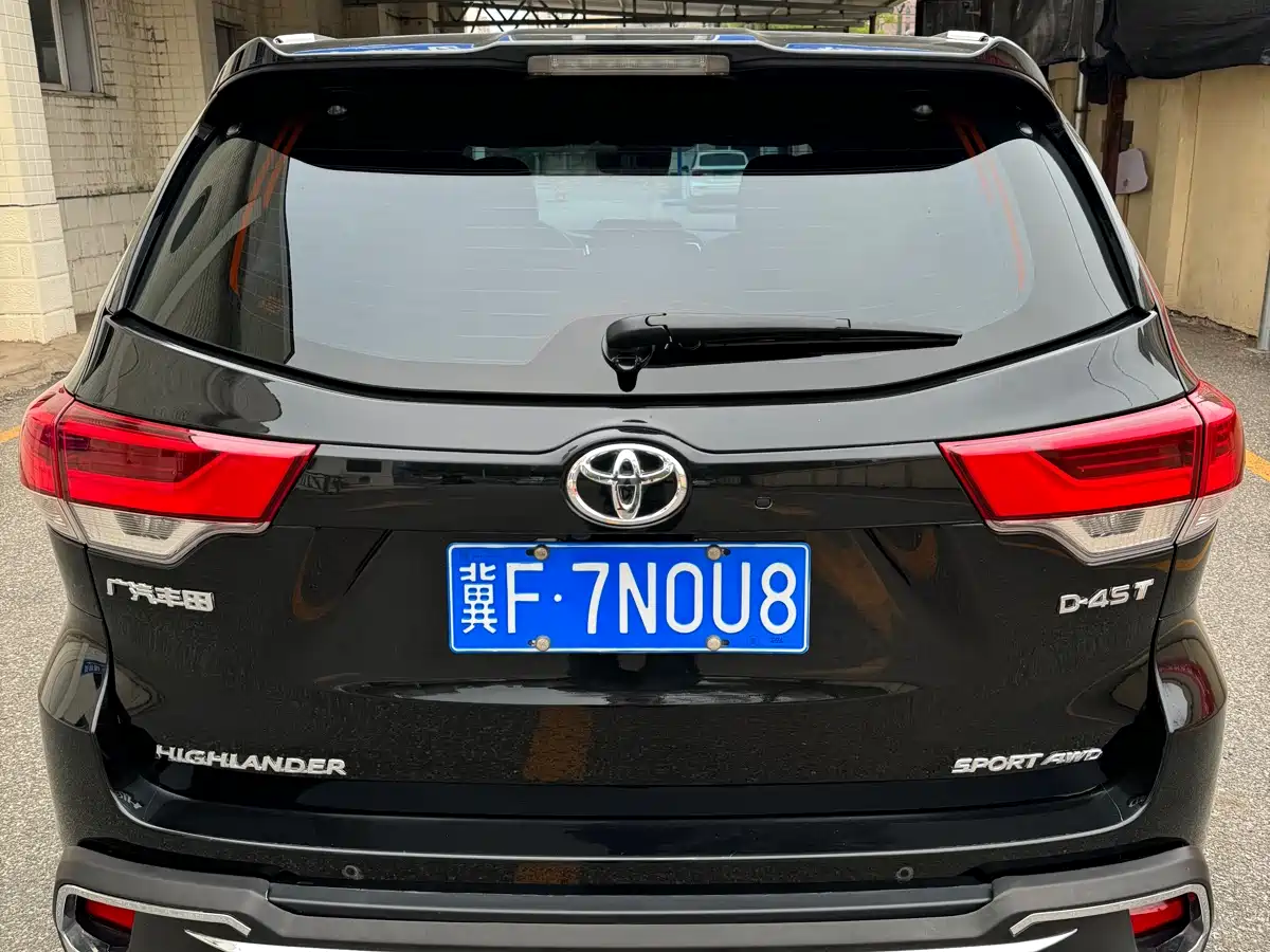 TOYOTA HIGHLANDER
