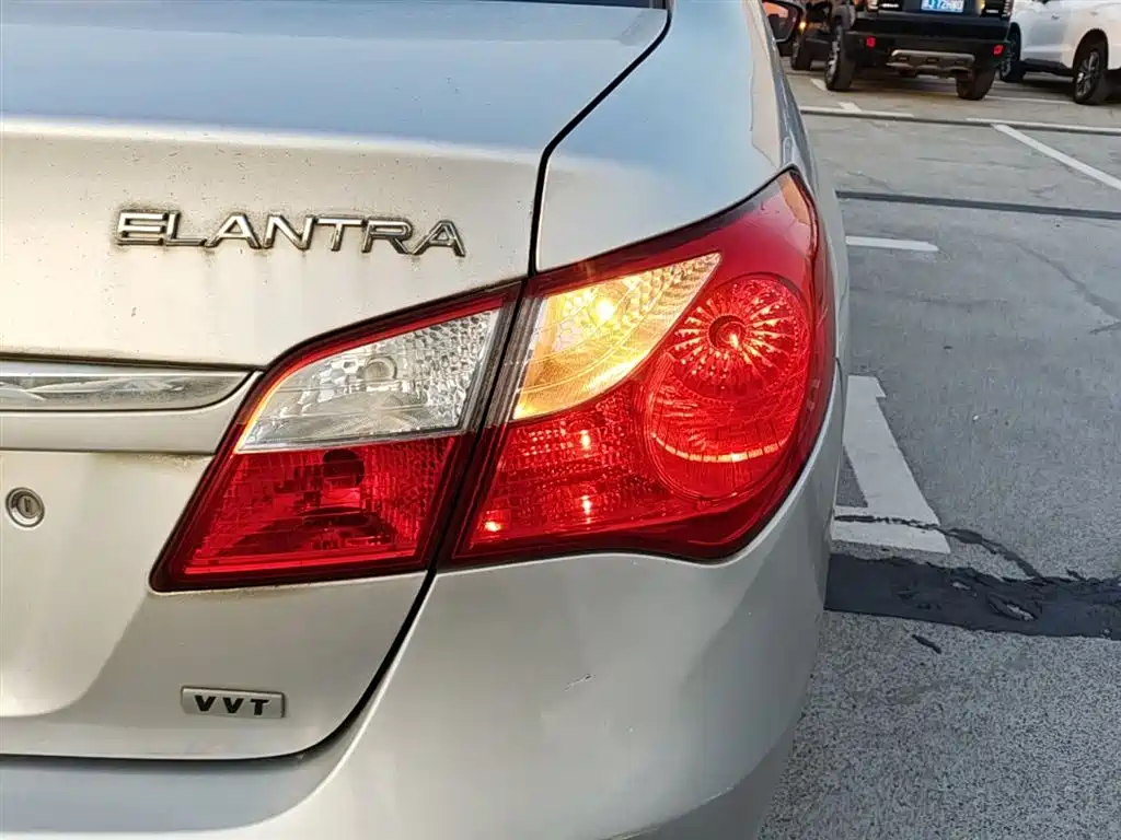 Hyundai Elantra 2011 1.6L Automatic Luxury фото 8