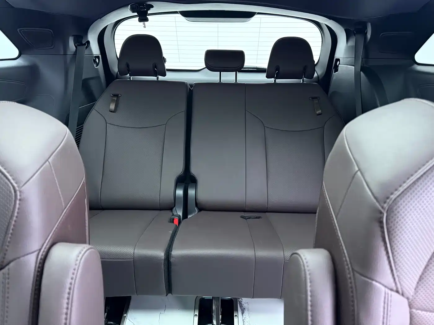 Toyota Granvia 2022 Model Year 2.5L Hybrid Flagship Edition фото 9